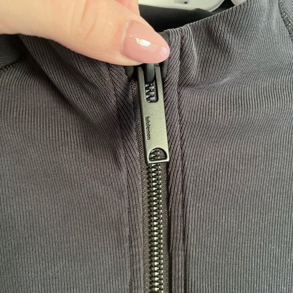 Women’s activewear zip up jacket sweater size 8 grey - Picture 3 of 4